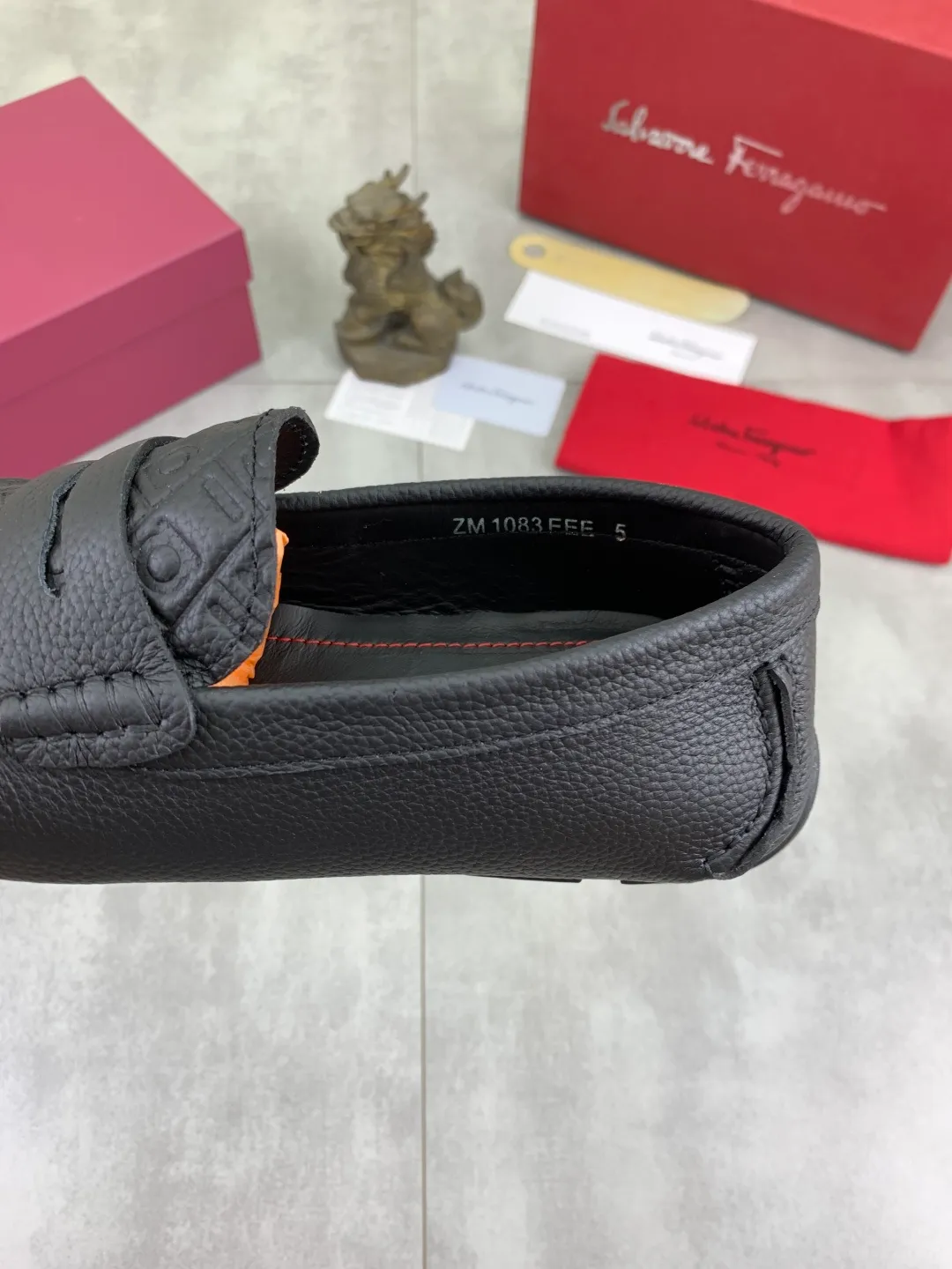 Men's shoes 💰P542 New model, high quality [Ferragamo/Ferragamo] Latest lazy slip-on shoes Original imported calfskin, imported cowhide lining + original luxury metal buckle + original combination outsole Comparison without pressure Code number: 38-45